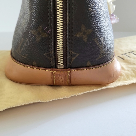 Louis Vuitton Alma Classic LV Monogram PM Bag - Picture 6 of 16